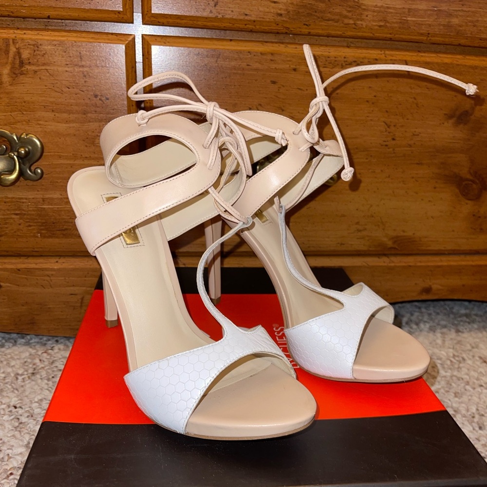 Guess tie up heel